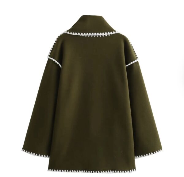 Eleganter Damen-Wollmantel mit Schal