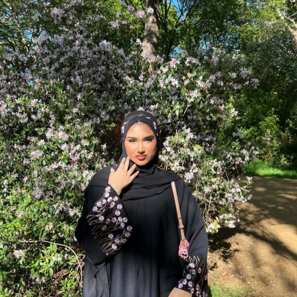 img_2095 Rosé Embroidered Three-Piece Abaya